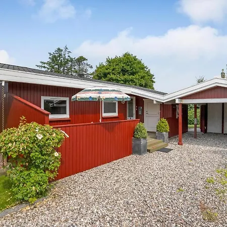 Gorgeous In With Kitchen Feriehus *